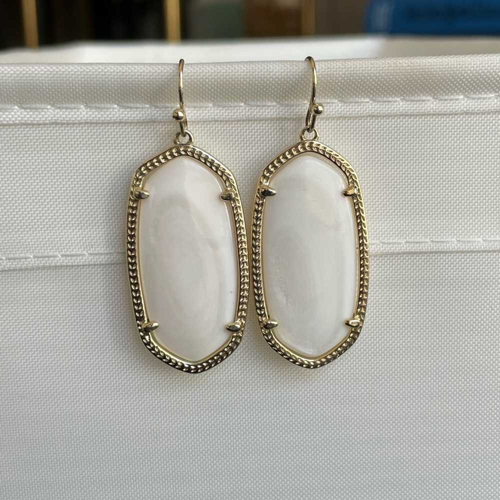Kendra Scott Elle Earrings in Gold with Mother of Pearl